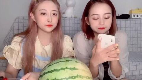 吃瓜被打脸事件是真的吗,真相揭秘还是网络谣言？