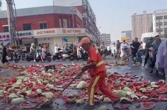 睢县老十字街吃瓜事件,一场引发热议的街头冲突