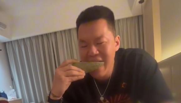 网红唐伯虎吃瓜事件视频,网红直播引发的网络热议